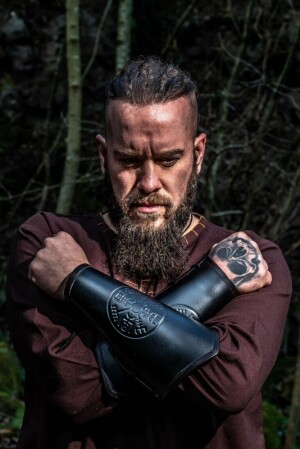 1252 Lederarmschiene "Ottar" mit Vegvisir-Prägung