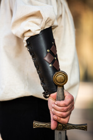 1255 Leather bracers "Orm"