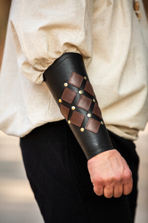 1255 Leather bracers "Orm"