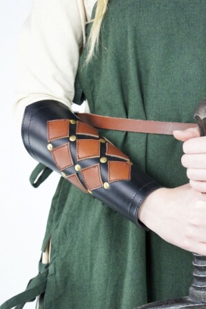 1255 Leather bracers "Orm"