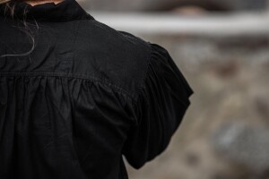 Camisa de cuello alto moteado con cordones "Georg"