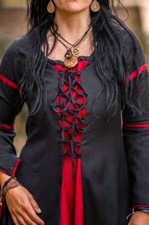 Vestido con mangas de trompeta "Larissa"