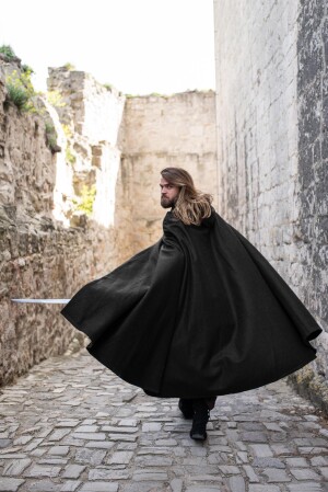 Mantello in lana con fibbia in lupo "Tjark"