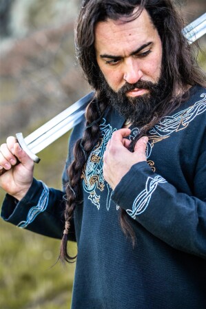 Wikinger Tunika "Snorri" mit Urnes-Stil Handstickerei