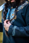Wikinger Tunika "Snorri" mit Urnes-Stil Handstickerei