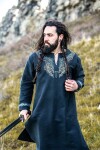 Wikinger Tunika "Snorri" mit Urnes-Stil Handstickerei