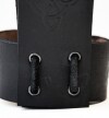 Hornhalter aus Leder mit keltischer Prägung