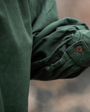 Camisa de cuello alto moteado con cordones "Georg" Verde M