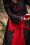 Vestido con mangas de trompeta "Larissa" Negro/Rojo XS
