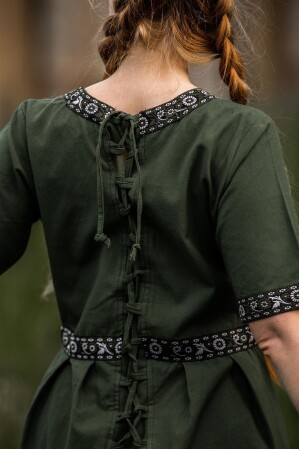 Noble robe à manches courtes avec bordure "Ennlin" Vert S