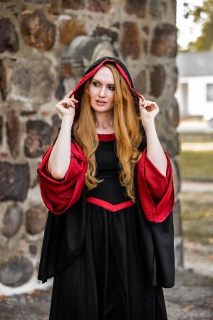 4905 Kapuzenkleid aus Viskose "Isolde"