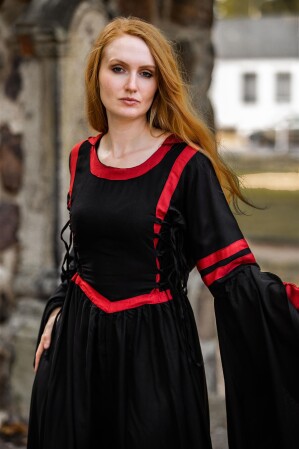 4905 Robe à capuche en viscose "Isolde