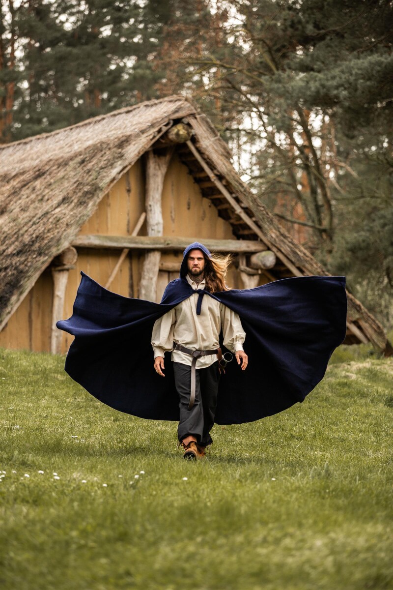 Wollumhang mit langer Kapuze "Hervir" Blau 131 cm