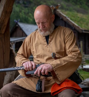 Viking tunic with embroidery "Erwin" Honey brown L