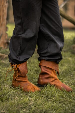 008 Mittelalter Stulpenstiefel aus Nubukleder- Braun