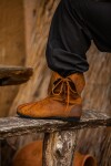 008 Mittelalter Stulpenstiefel aus Nubukleder- Braun