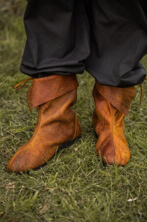 008 Mittelalter Stulpenstiefel aus Nubukleder- Braun