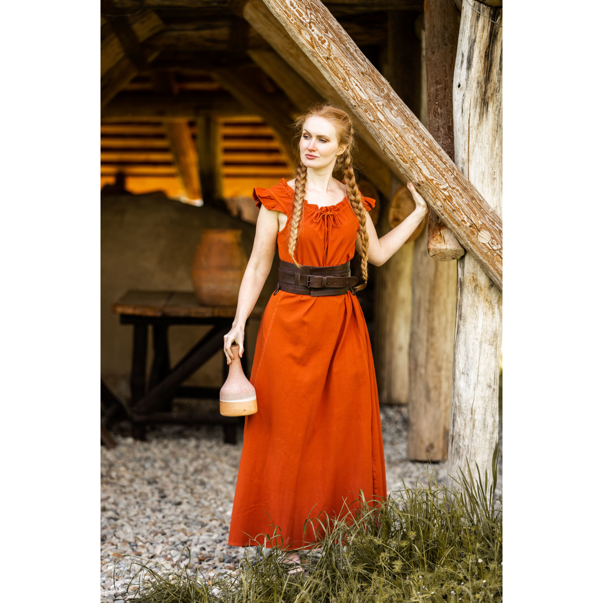 Floor-length dress with shoulder ruffle Clara Rust