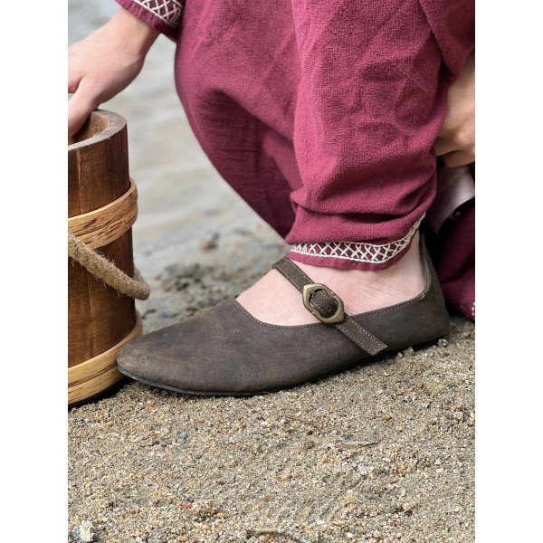 Medieval ladies shoes Rieke Brown