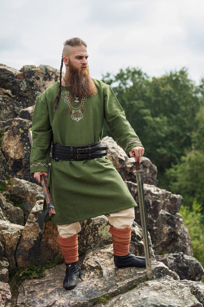 Wikingertunika "Freki" mit Handstickerei Olivgr&uu