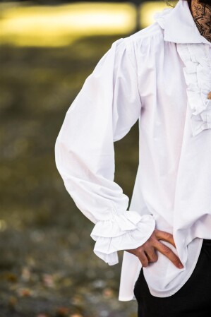Frilled pirate shirt "Dracula" White S