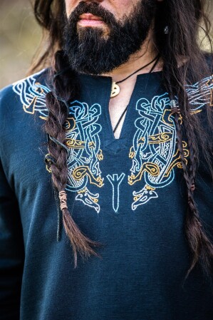 Tunique viking "Snorri" avec broderie manuelle style Urnes Noir S