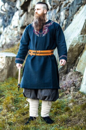 Túnica vikinga "Snorri" con bordado a mano estilo Urnes Negro-Rojo S