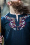 Túnica vikinga "Snorri" con bordado a mano estilo Urnes Negro-Rojo S