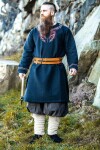 Túnica vikinga "Snorri" con bordado a mano estilo Urnes Negro-Rojo S